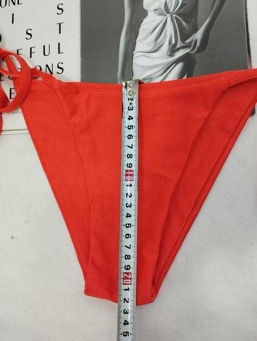 Купальник плавки низ оранжевый на завязах
La Strada