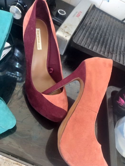 Vende-se sapatos