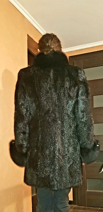 Шуба з нутрії, воротник із кролика