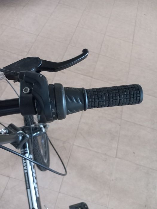 Bicicleta dobrável com pouco uso