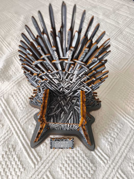 Trono de Game of thrones em madeira 3D