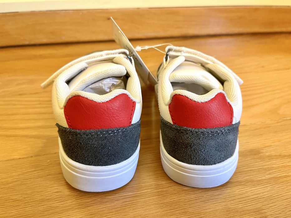 Ténis brancos para crianças