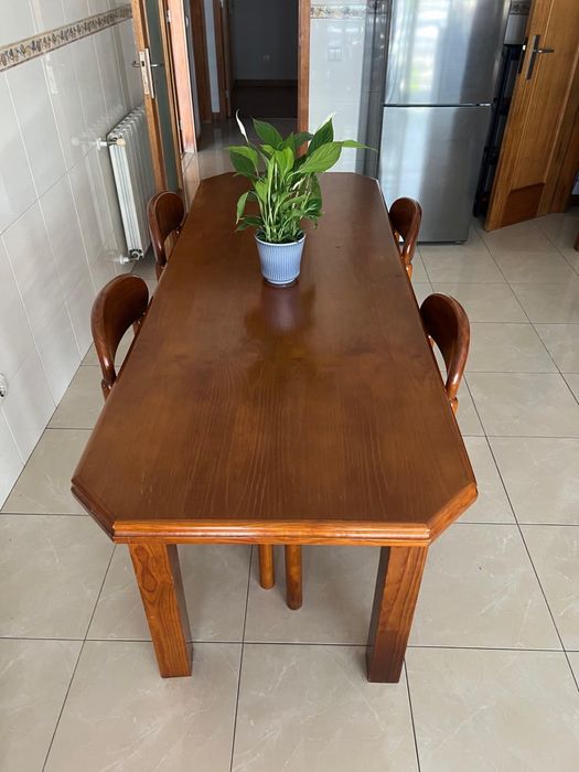 Mesa e 4 cadeiras madeira de pinho