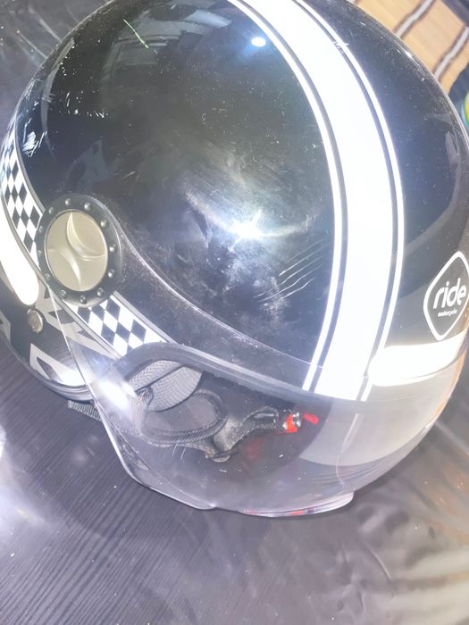 Capacete preto e branco L