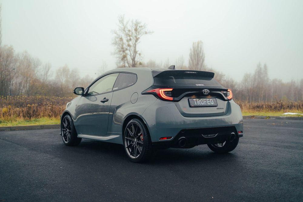 Wynajem Toyota GR Yaris Eventuri wypożyczalnia samochodów