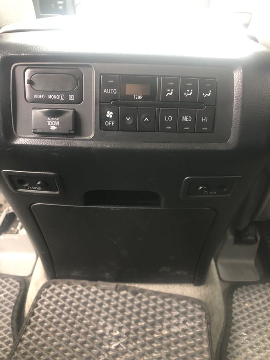 Продам Toyota Sequoia