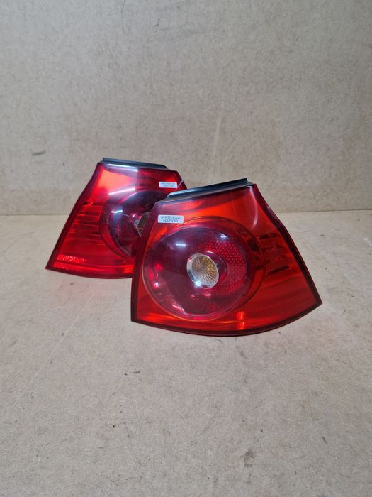 Vw golf V hatchback lampa prawa tylna tył prawy