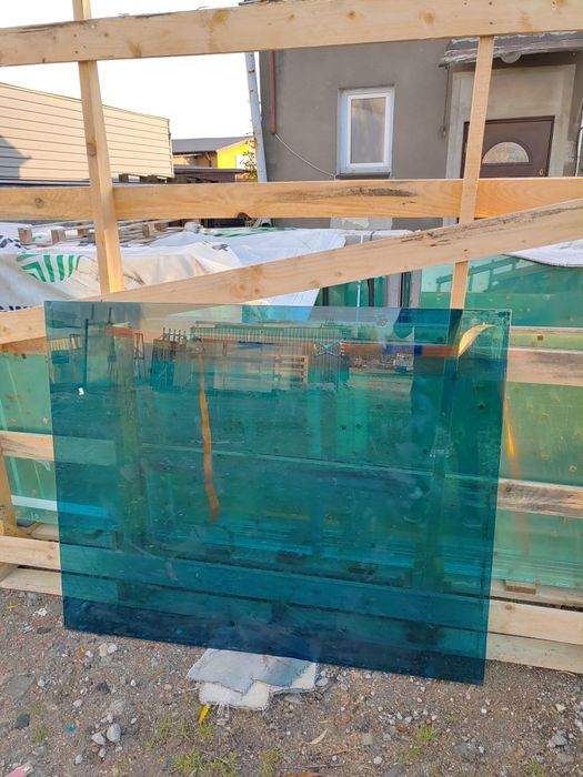 Szyby hartowane ,na ogród zimowy, dach, balustrada. Piękny kolor.