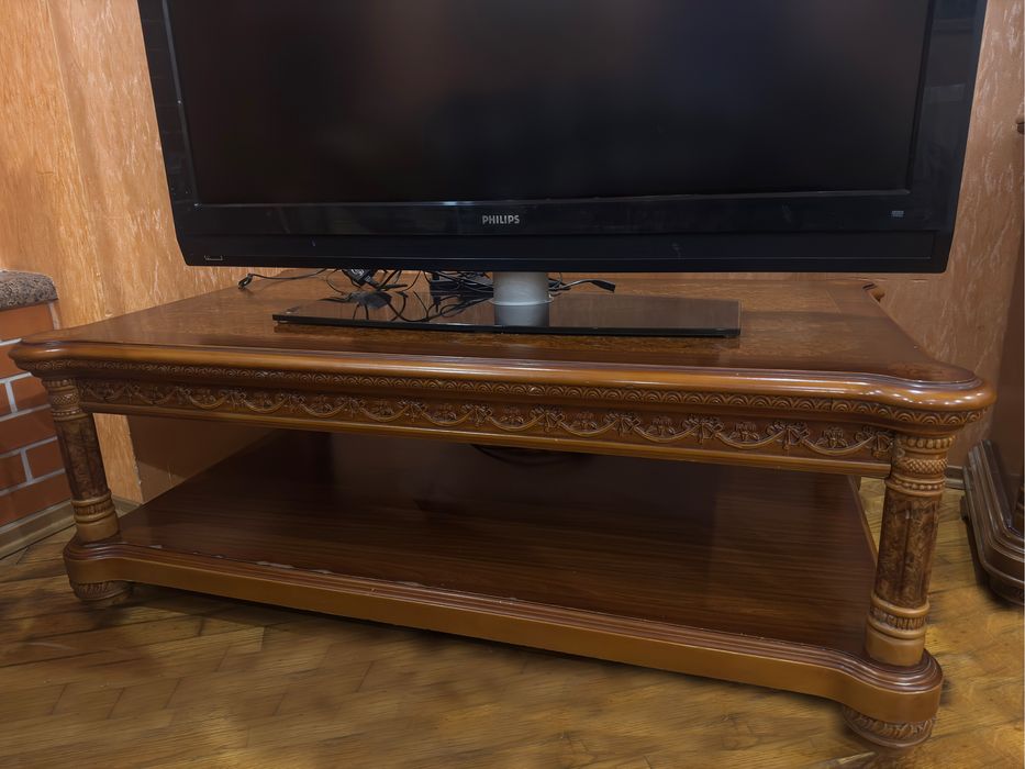 Тумба під телевізор, стіл