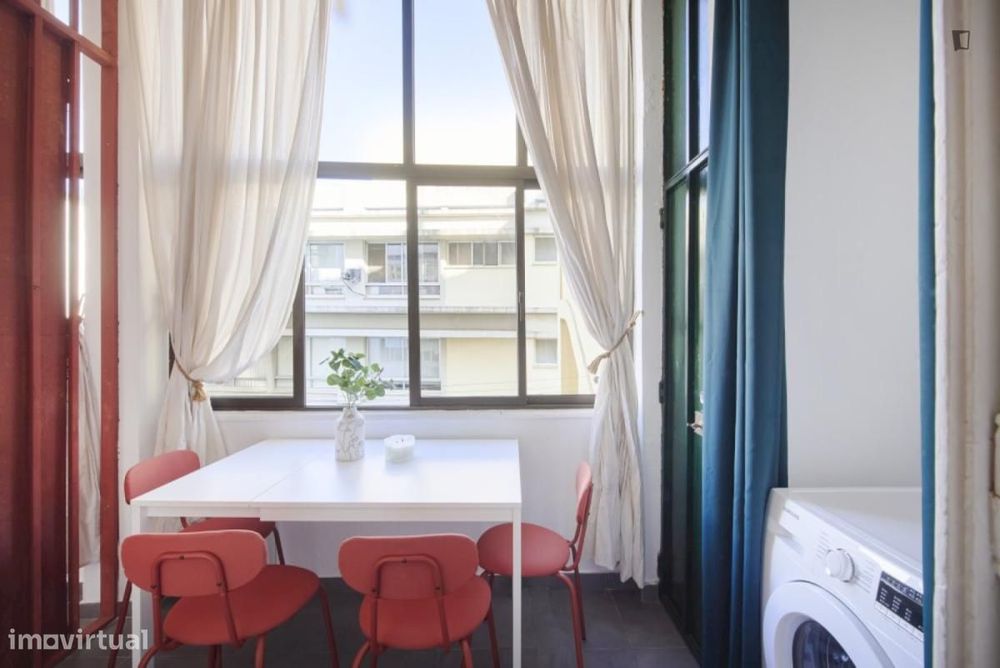 Quarto - localizado em Arroios Lisbon