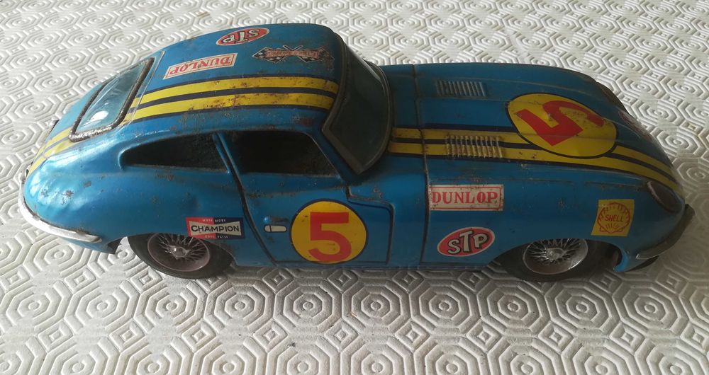 Jaguar em chapa Made in Japan