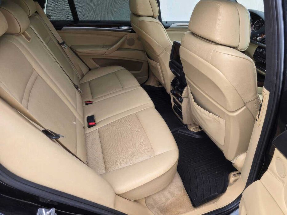 BMW X5 xDrive35i      2012