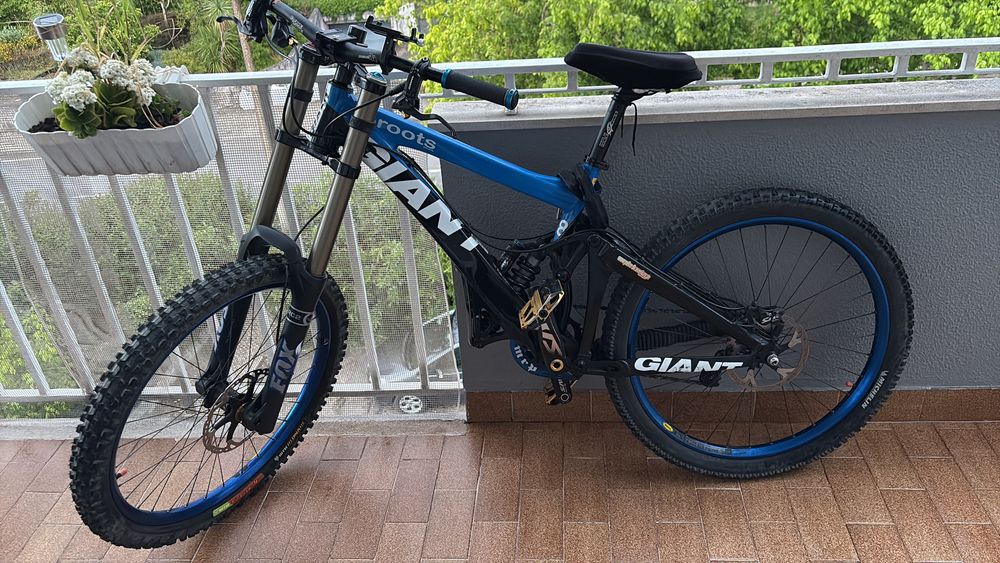 Bicicleta down hill GIANT GLORY