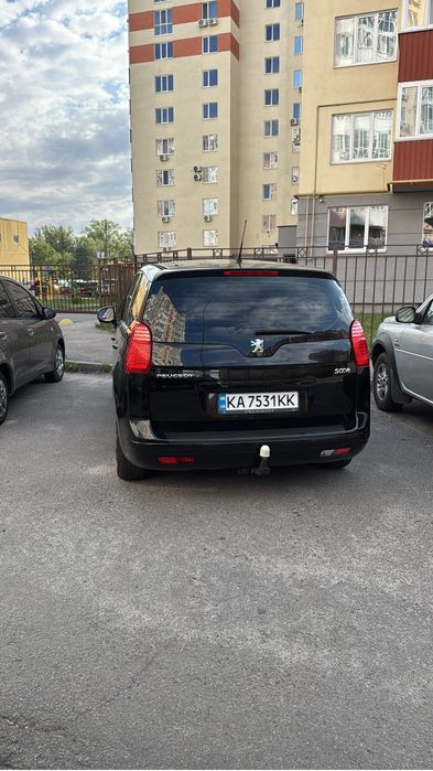 Peugeot     5008
