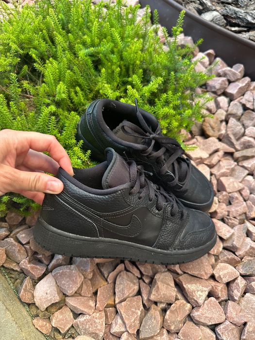 Дитячий світ( продам круті кросівки Nike 38 р 24 см)