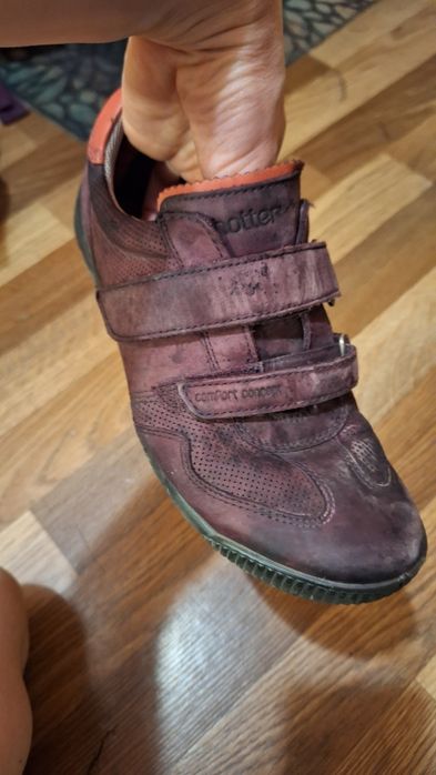 Прийму в дар кросівки, ботинки 38, 39