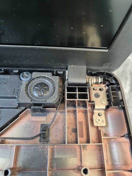 bateria Asus R541 testada sem anomalia, restantes peças sob consulta