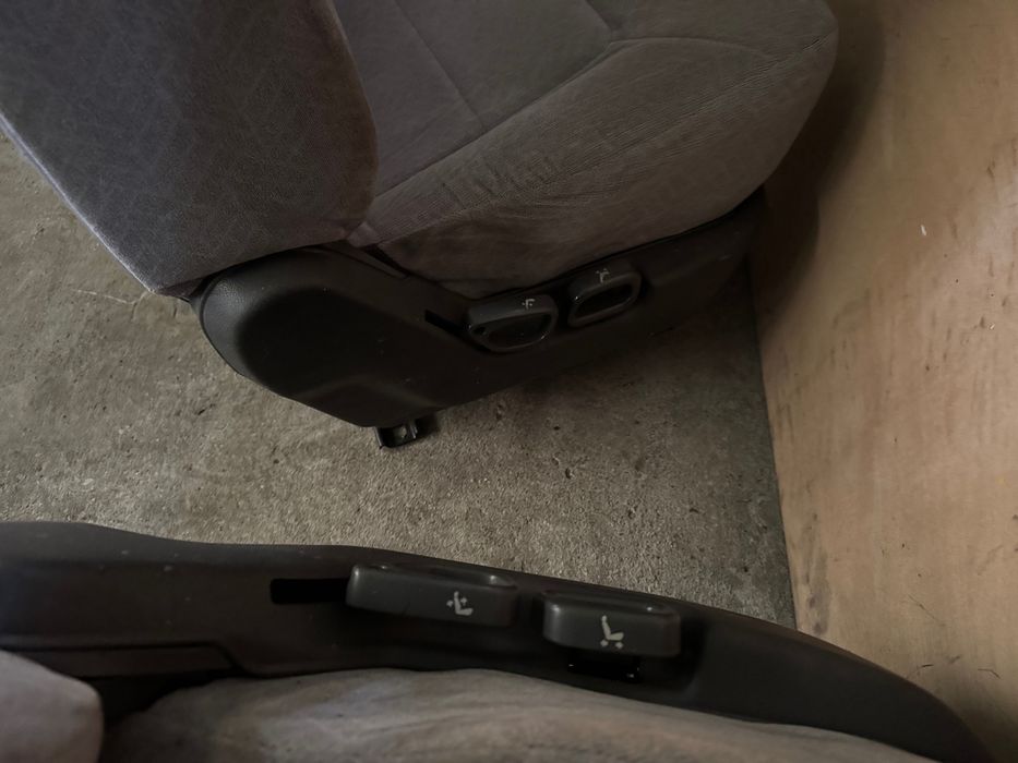 Bancos da frente com apoio de braço Mitsubishi Pagero V20 V30