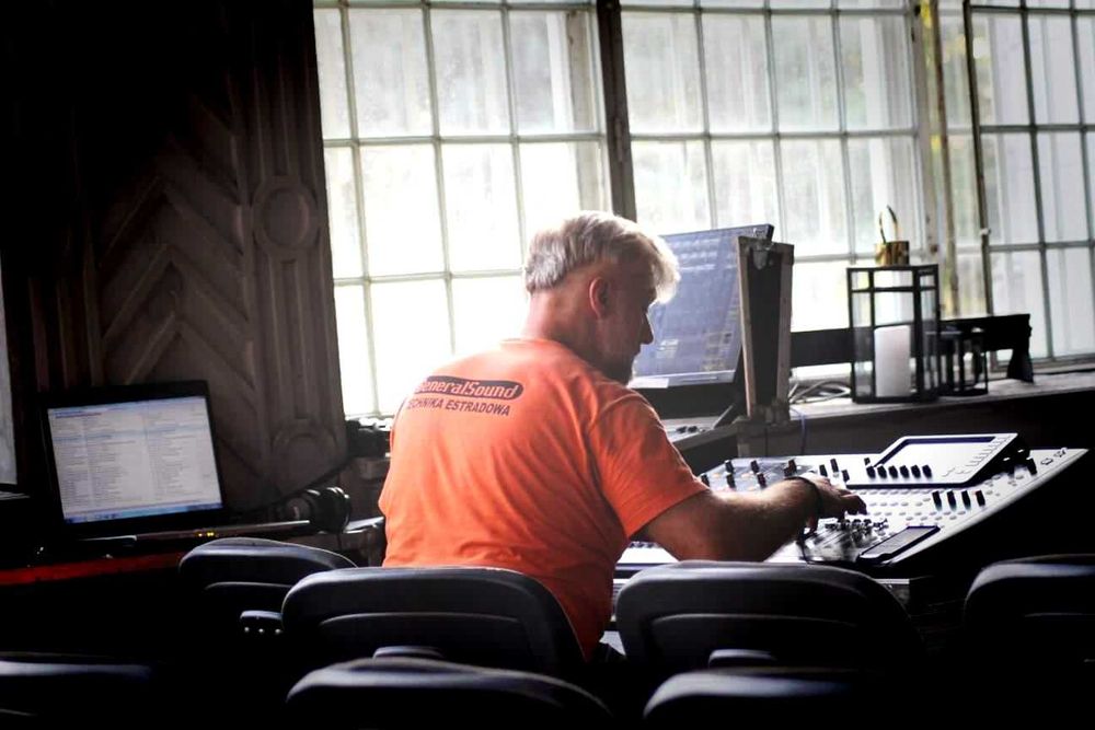 Szkolenie z obsługi mikserów cyfrowych i podstawy pracy na scenie.