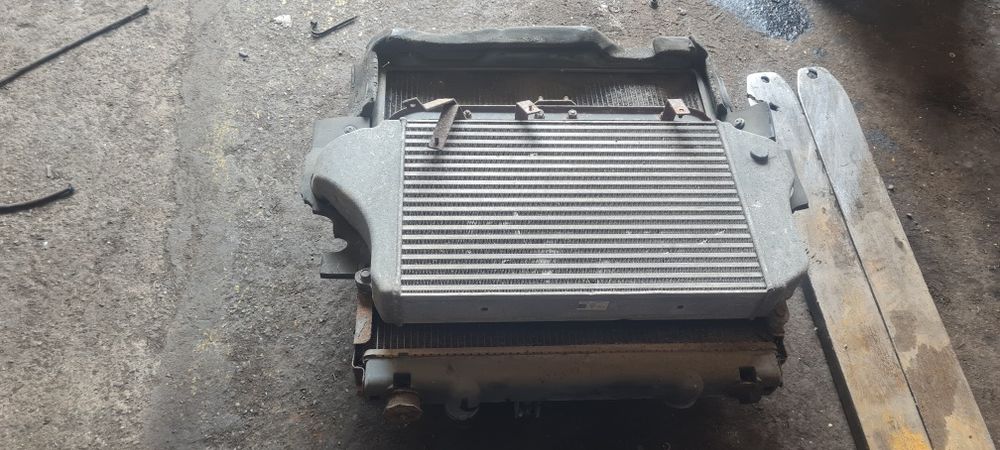 Chłodnica z intercoolerem Mitsubishi Fuso 2008r