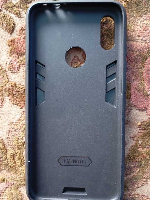 Продам чехол і екран на Xiaomi Redmi note 7