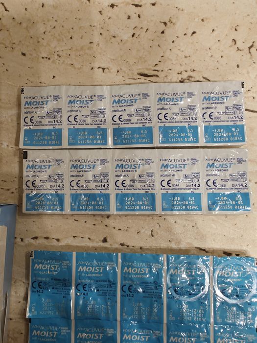Лінзи щоденної заміни Acuvue Moist, --4, 10 шт