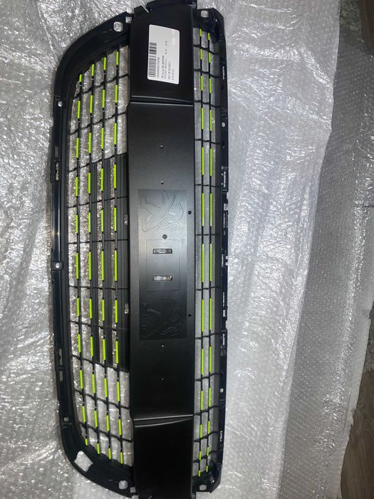 Peugeot 208  grelha nova