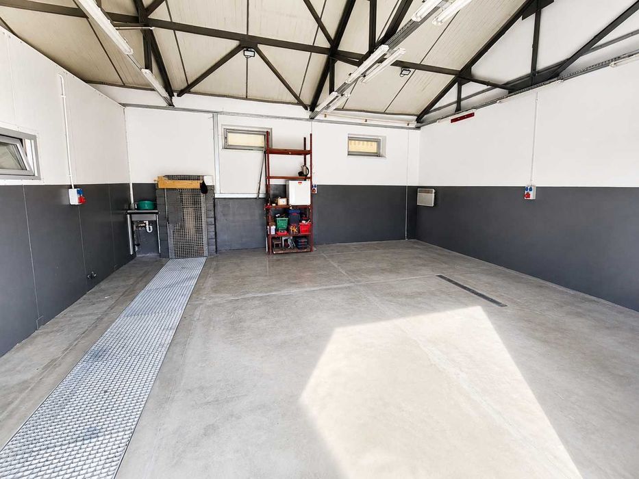 Warsztat samochodowy / hala na wynajem – Katowice-Tychy, 80 m², 2 bramy, 400 V, biuro, WC, parking, dostęp 24/7, blisko DK86