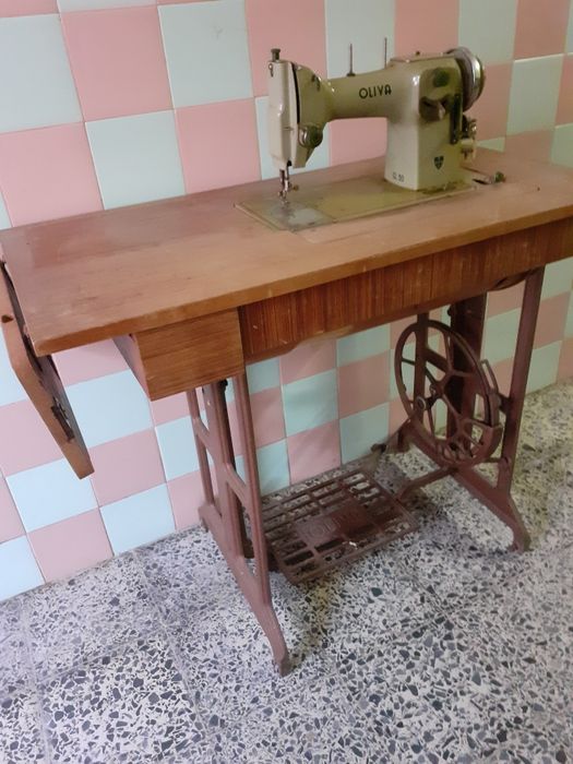 Máquina de custura Oliva