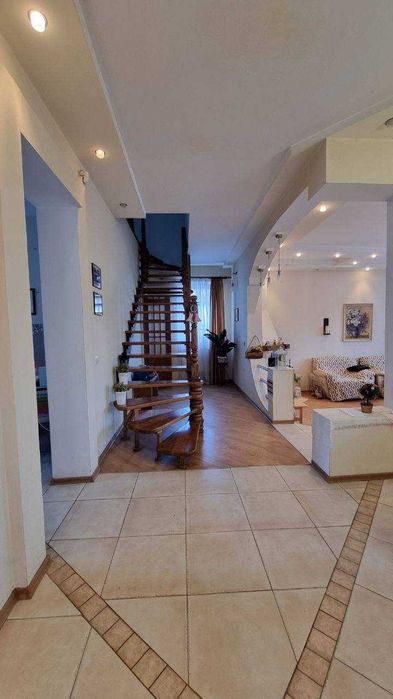 Продається стильний жилий будинок з меблями та технікою