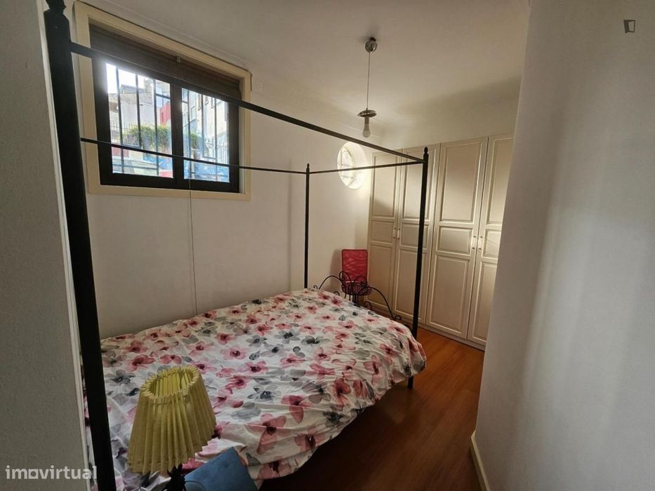 Quarto - localizado em Cedofeita Porto