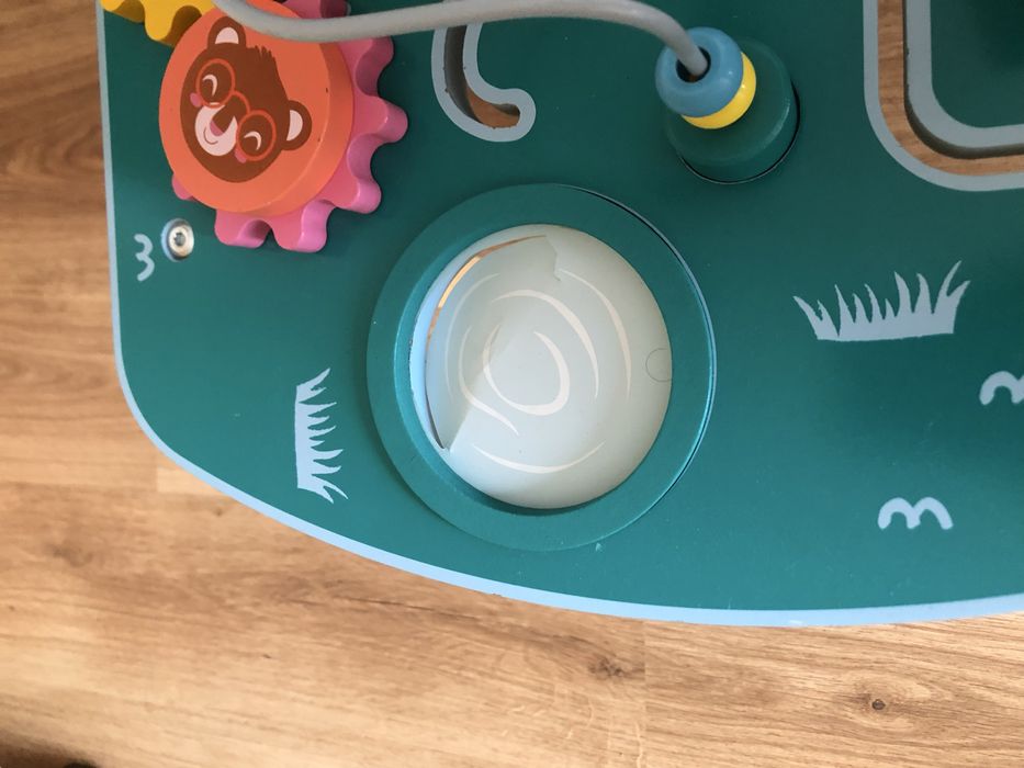 Mesa de atividades de criança