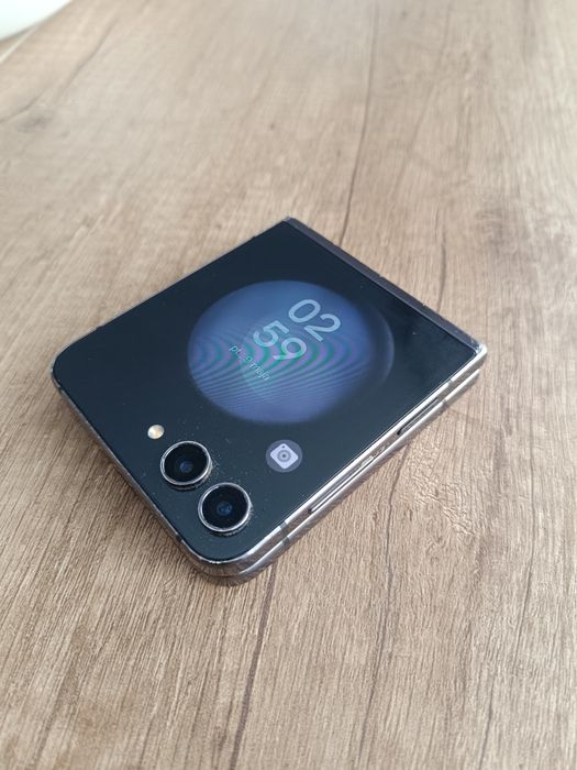 Samsung Flip 5 8GB/512GB