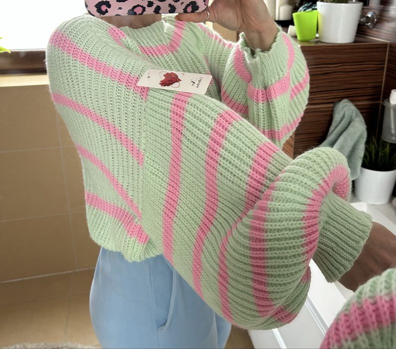 Wiosenny krótki sweterek serca damski z szerokim rękawem S M L