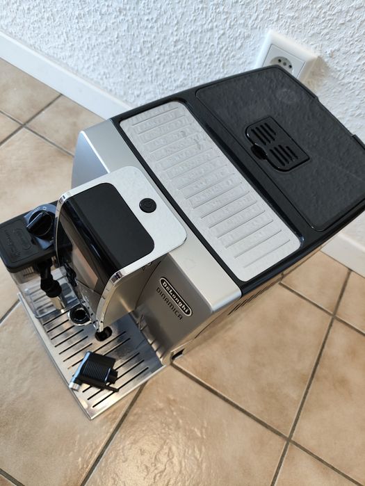 Кавомашина в Кожен Дім ® Delonghi Dinamica