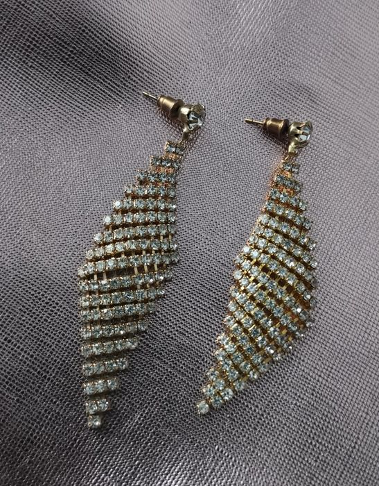 Kolczyki w kolorze złota.