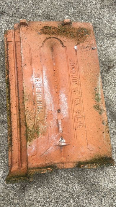 Vendo telhas antigas usadas