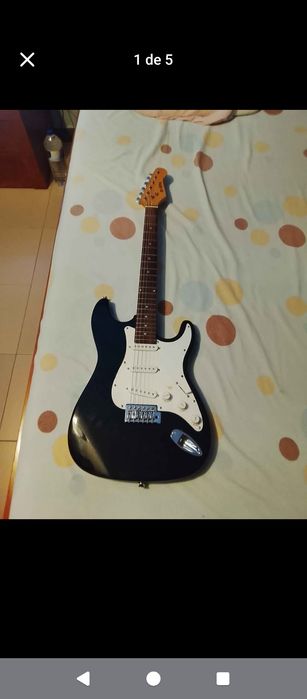 Vendo guitarra como nova