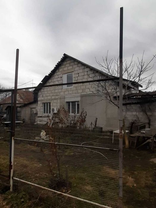 Будинок з  ділянкою  для  бізнесу біля озера та бору продаж