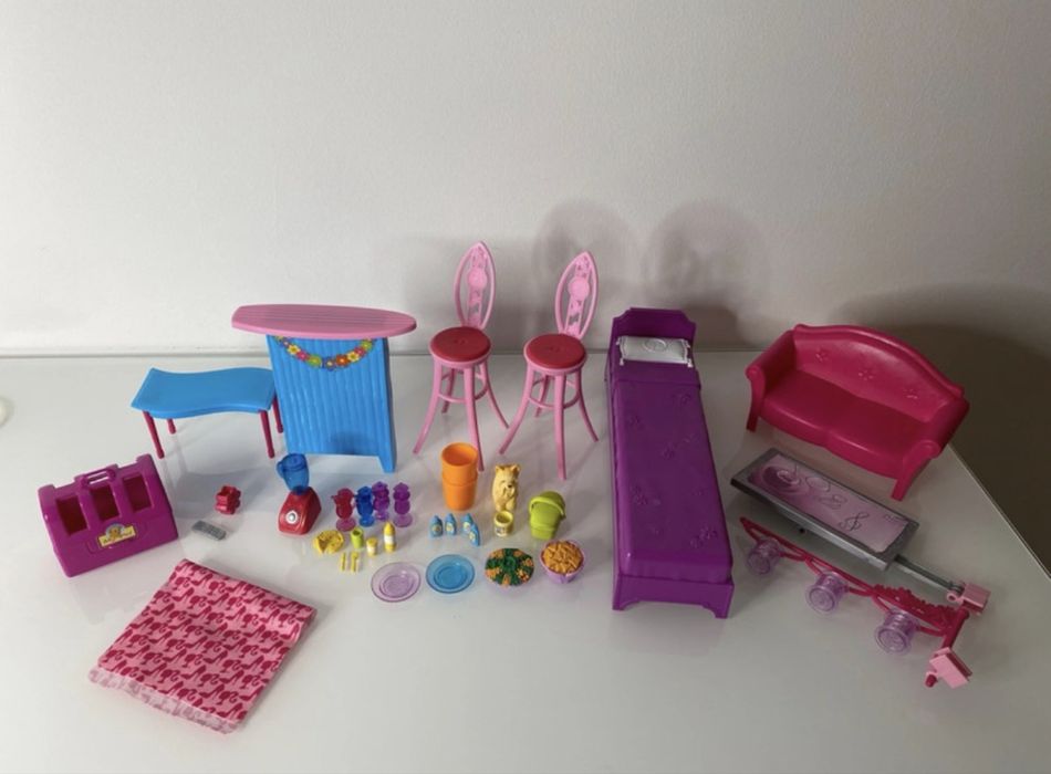 Casa da Barbie + peças + 2 Barbies