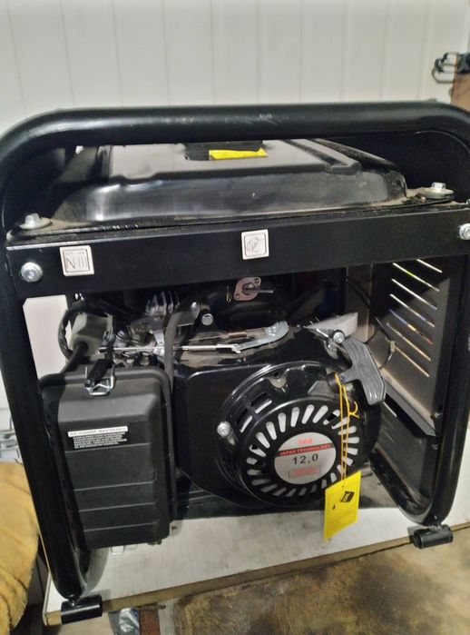 Продам бензогенератор