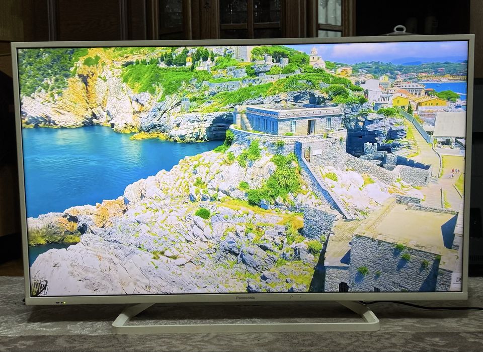 Тезевізор Panasonic 42