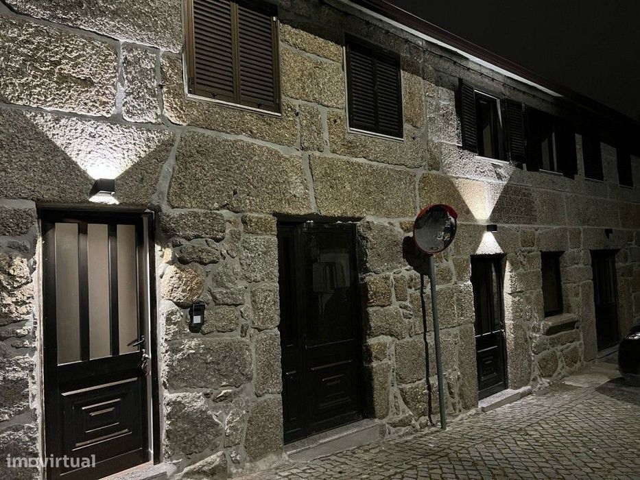 Prédio habitacional com 5 apartamentos arrendados