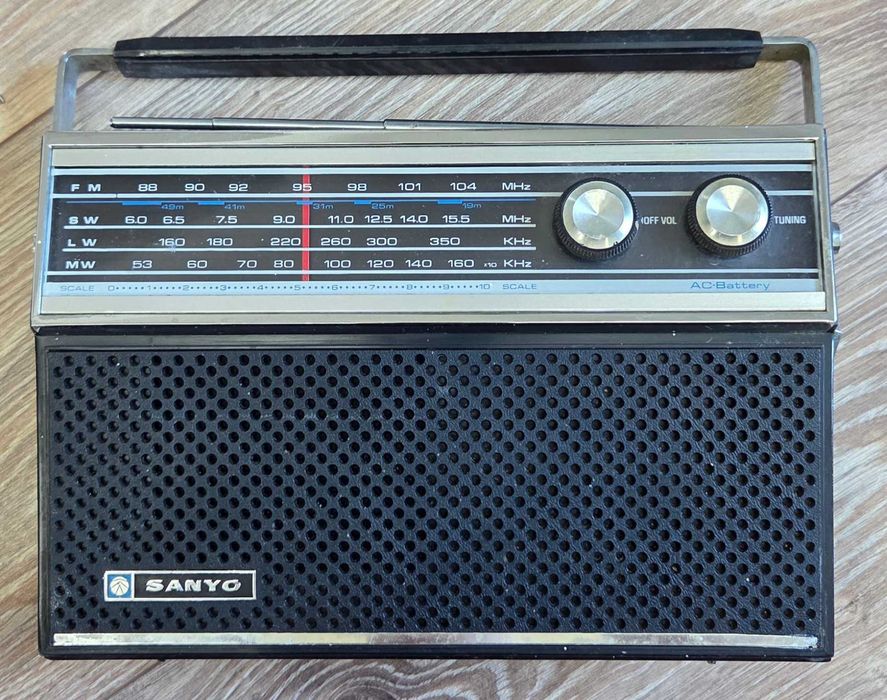 Sanyo 11HA-857 LZ vintage radio z Japonii 1969 – 4 zakresy