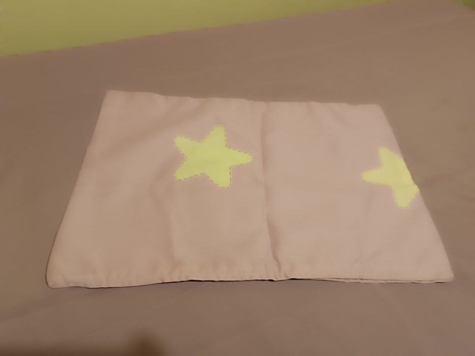 Conjunto de duas fronhas  lilás para decorar cama de menina