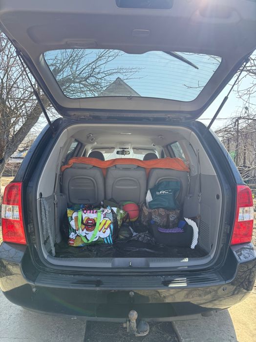 Продаж авто Kia Carnival 2011