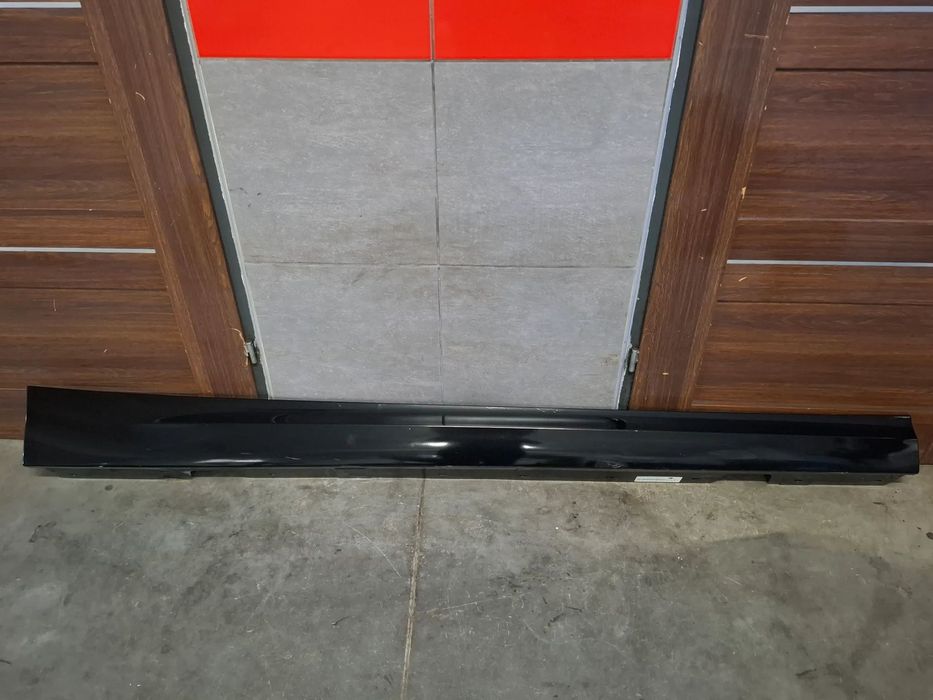 Próg prawy BMW E91 rok 2009 lift nakładka progowa nr 51777202652 kolor black sapphire metal Schwarz 475/9