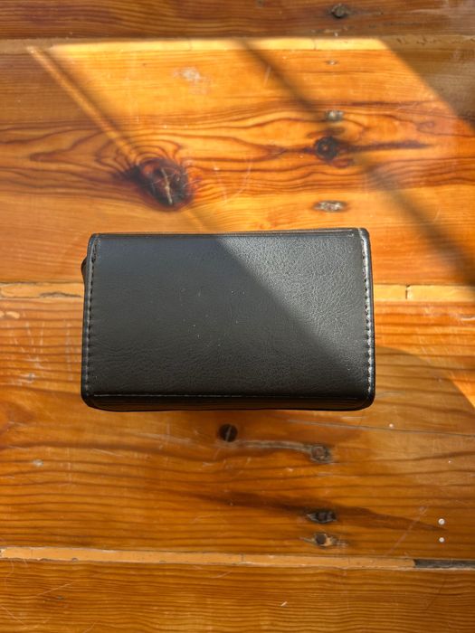 Bolsa de marca Sony para câmara fotográfica.