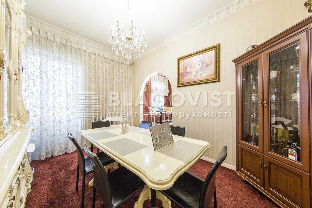 Кирилівська  109б Сталінка 3-кімнатна з ремонтом з видом на парк