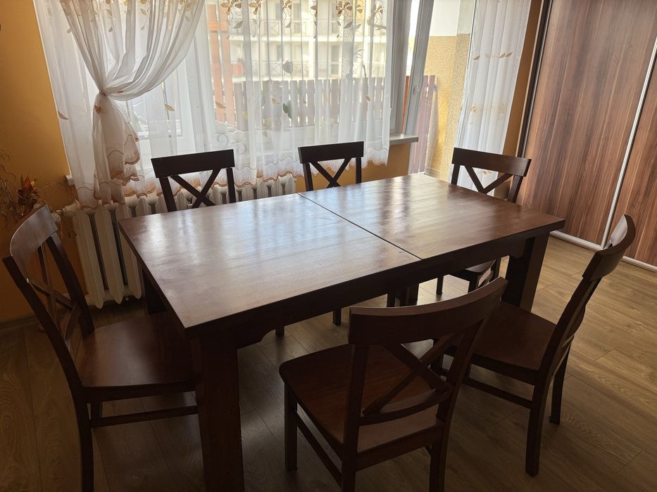 Stoł dębowy z krzesłami sosnowymi